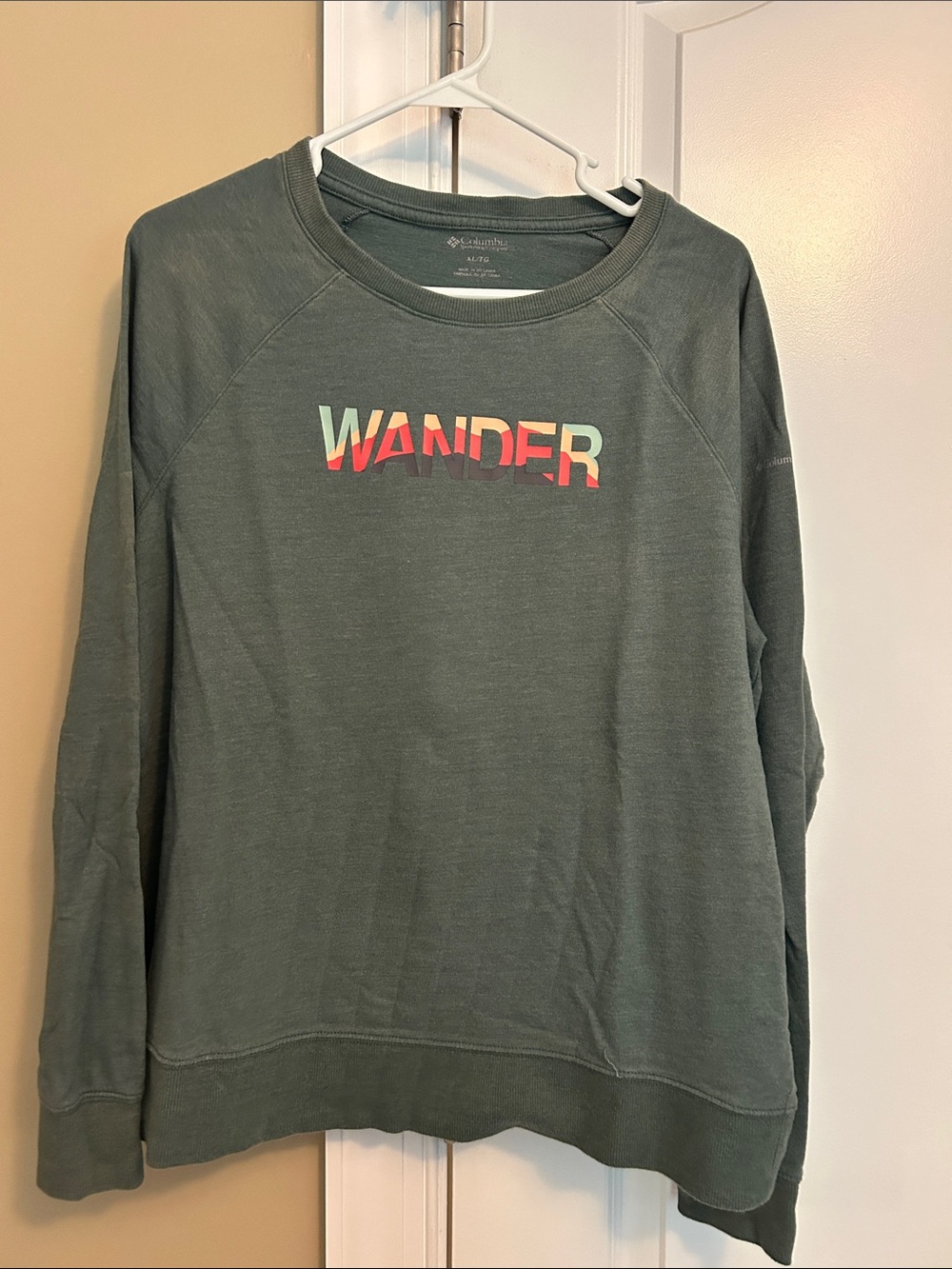 Columbia Women's 'Wander' Green Crewneck Sweatshirt